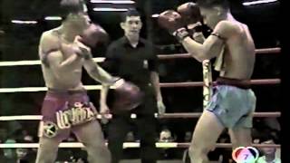 Muay Thai - แก่นศักดิ์ ส.เพลินจิต vs ปราบศึก