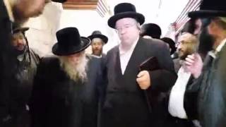 Chernobil Rebbe Davening At Kever Rochel  In Preparation For His Einkel's Wedding  - Sivan 577