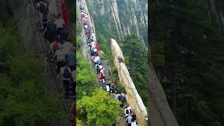 陕西 华山，雅称“太华山”为五岳之一，自古就有“奇险天下第一山”