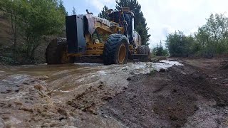 CAT 140M~AŞIRI YAĞMUR~EXTREME RAIN~SU YOLA DÖNMÜŞ~WATER IS TURNED~YOLU DEĞİŞTİRDİM~I CHANGE THE PATH