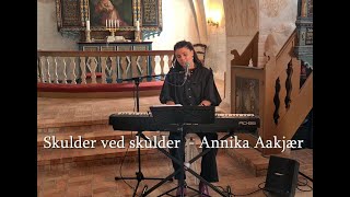 Skulder ved skulder (Annika Aakjær) live one-take cover