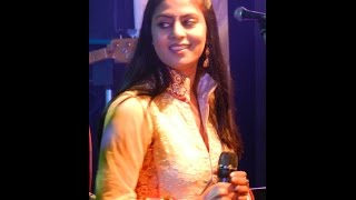 Hum Tum Ek Kamre Me |  Sarrika Singh Live