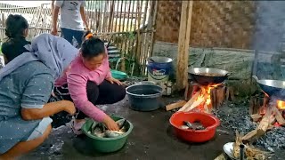 MASAK BESAR DI KAMPUNG HALAMAN ACARA SYUKURAN GORENG AYAM GORENG IKAN