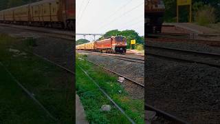 #shorts ഏറനാട് എക്സ്പ്രസ്സ്‌❤️🤍 #indianrailways #youtubeshorts #trending #thrissur #railfan #kerala