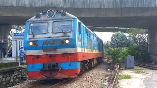 Đầu máy D19E-931 kéo tàu SE4 ôm cua vào ga Thanh Khê ( 12h40 -  18/12/2024 )