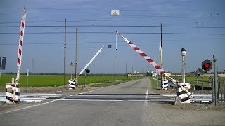 Spoorwegovergang Zeme (I) // Railroad crossing // Passaggio a livello