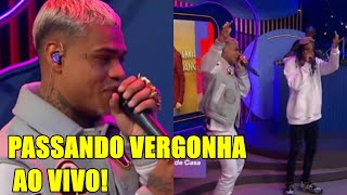 MC CABELINHO E ORUAM PASSAM VERGONHA CANTANDO SERTANEJO AO VIVO E PÚBLICO REAGE