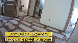 Dom Delicja - Fugowanie płytek w salonie