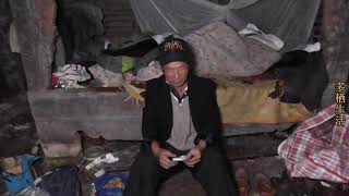 68-year-old old bachelor in the countryside, eating porridge and lard every day is very content