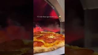 E esse Story postado pelo Chef Lara tirando uma pizza do forno de Pizza Nápoli Metávila 815EX!