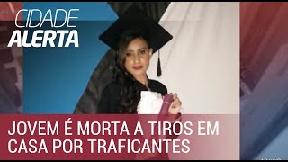 Jovem é morta a tiros no quintal de casa por traficantes que buscavam seu irmão