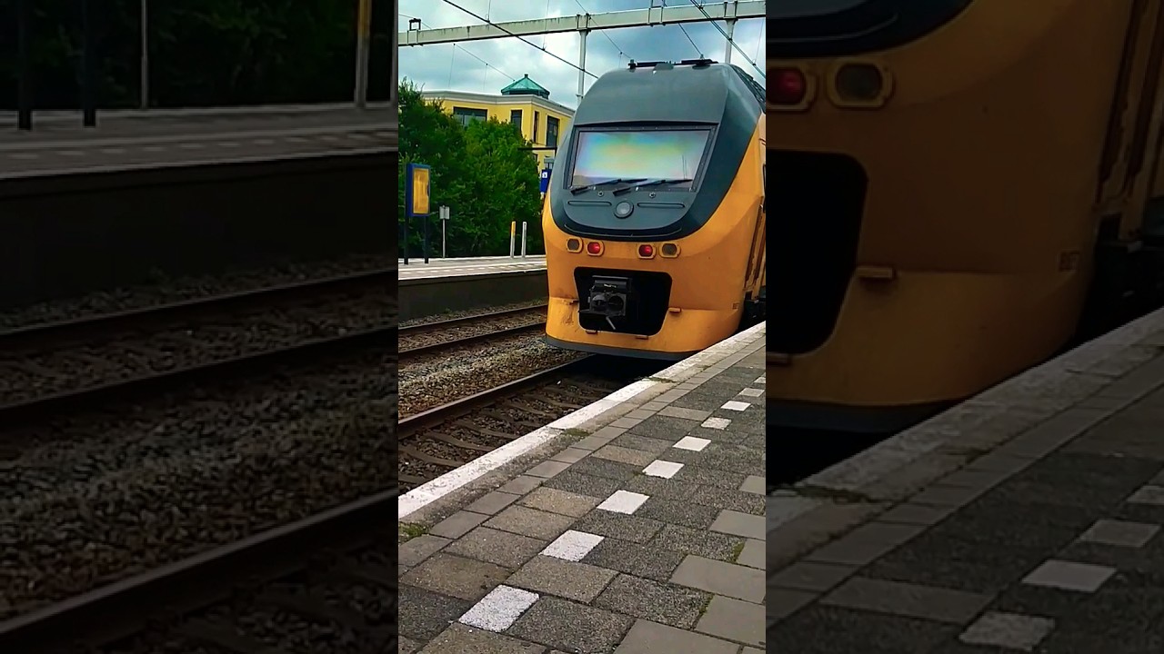 Treinen Op Station Heerhugowaard. VIRMm Komt Binnen! - YouTube