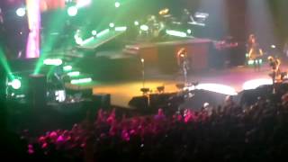 Guns N' Roses & Izzy Stradlin - Paradise City live at the O2 Arena May 31st 2012