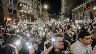 Protest studenata ispred stranačkih prostorija SNS-a u Kragujevcu.