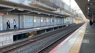 2022年3月15日16時40分新白島駅②を回送列車227系ワンマン試験列車が通過　JR関係者がたくさん乗車