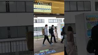 JR 長岡京駅🚉にて  快速 姫路行き 223系 W18編成 (クモハ 223-3022)車内から ドア閉めまでの様子