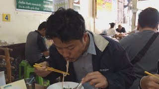 ก๋วยเตี๋ยว วัดดงมูลเหล็ก อร่อยเด็ด ที่โคราช