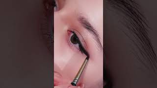 Simple and elegant eye makeup tutorial #eyemakeup #eyemakeuptutorial #makeup #makeupshorts #shorts