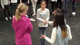 Ringdanser og leker 6  trinn Birkeland skole 2014