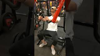 2021年4月14日 lateral bench press  分動式胸部推舉機 Steven 示範