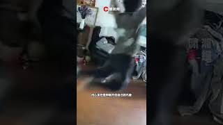 男生被心仪院校专业录取后，跑出房间激动到尖叫跳跃