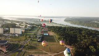 Poranny start balonów z placu cyrkowego