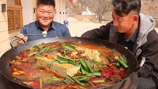 胖星星买5斤泥鳅，回家做泥鳅钻豆腐，结果还没开始就翻车？【黄土兄弟】