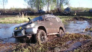 Покатушки по бездорожью на внедорожниках.