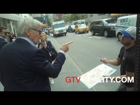 Harrison Ford swears at autograph seekers