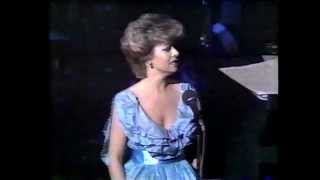 Elaine Paige Sings "Don't Cry for Me Argentina" and "Memory" (early 1980s)
