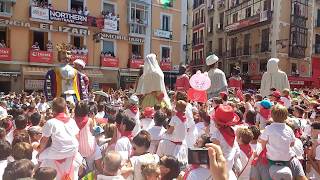 Gigantes de Pamplona - Dominguera (con la Banda La Pamplonesa)