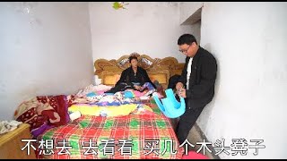 小光花60元买4个胶凳子，回家后妈妈对小光说了啥，小光生气离开