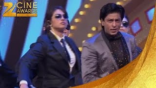Zee Cine Awards 2012 Priyanka & Shah Rukh Khan's Funny Act