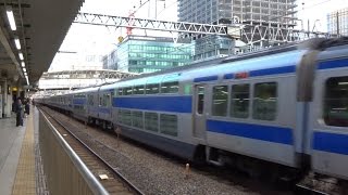 田町駅前を走り去る長大編成の上野東京ライン常磐線下りE531系がはるか先で特急ときわE657系とすれ違い