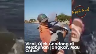 Viral, Ojek Gendong di Pelabuhan Jangkar, Mau Coba?