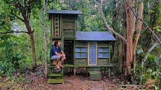 SOLO CAMPING HUJAN DERAS - MEMBANGUN SHELTER BAMBU 2 LANTAI DI TENGAH HUTAN