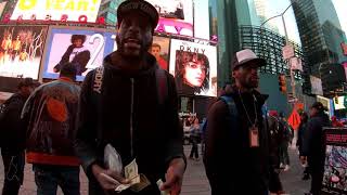 NYC Times Square CD Hustlers Pressure Tourists For Tips