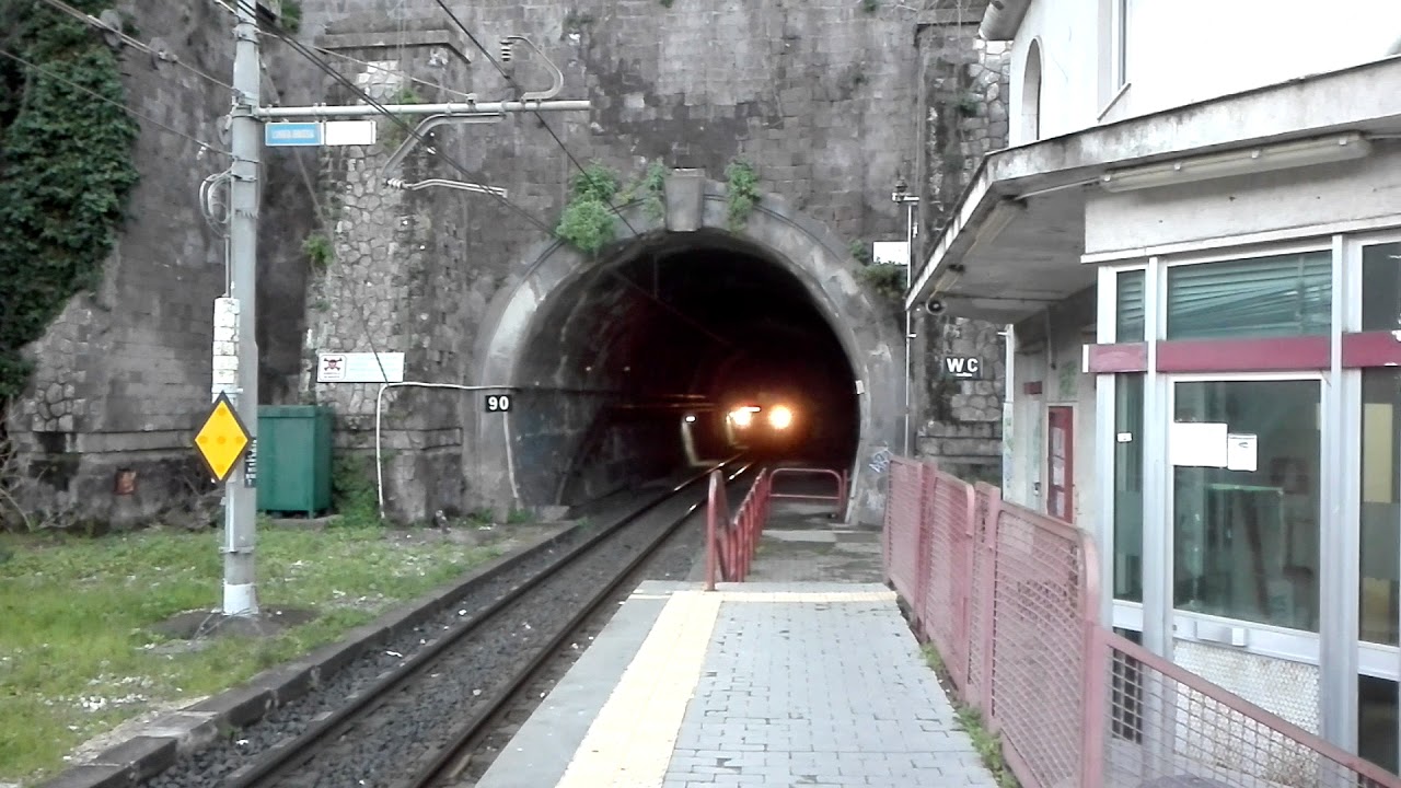 Treno Per Napoli Porta Nolana - YouTube