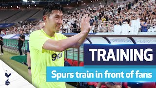 Spurs players sign shirts and pose for photos at Seoul World Cup Stadium! | TRAINING