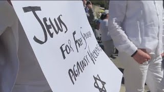 Jewish students at UC Berkeley rally against antisemitism