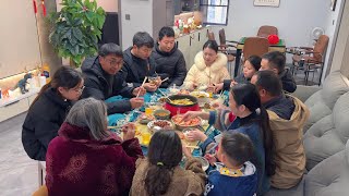 大年初二，一家人去三叔家聚餐，婶娘准备一桌美食，气氛好真热闹 #我们一大家子 #生活的烟火气息  #家的味道 #亲人团聚 #这就是年味