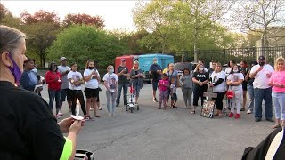 Families remember loved ones lost to violence in Fort Wayne with a vigil and ribbon hanging