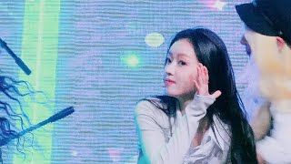 240925  오마이걸 유아 YooA -  Dun Dun Dance 던던댄스 세로 직캠 @ 성신여대 축제 (가을 첫 축제 행사) | Plumia (4K)