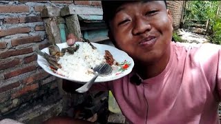 MENIKMATI HASIL MANCING IKAN BETOK GORENG