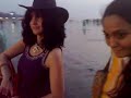 cigdem hicran yorgancioglu satish poonam 2009 bombay mumbai walk on juhu beach incredible india