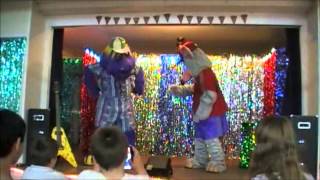 CheeseVention X - Chuck E. and Munch perform Larger Than Life