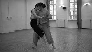 Contact Improvisation meets Tango