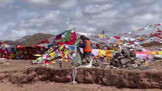 边捡垃圾边旅行 今天在318川藏线捡了3袋垃圾 被夸是最美逆行者