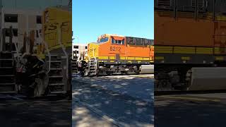 Honking two heavy engine train ASMR #SatisfyingSound [Loud honking] BNSF freight train