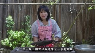 阿渔妹赶海发现海洋生物，像极恐怖片的长发，费尽吃奶的力打捞它